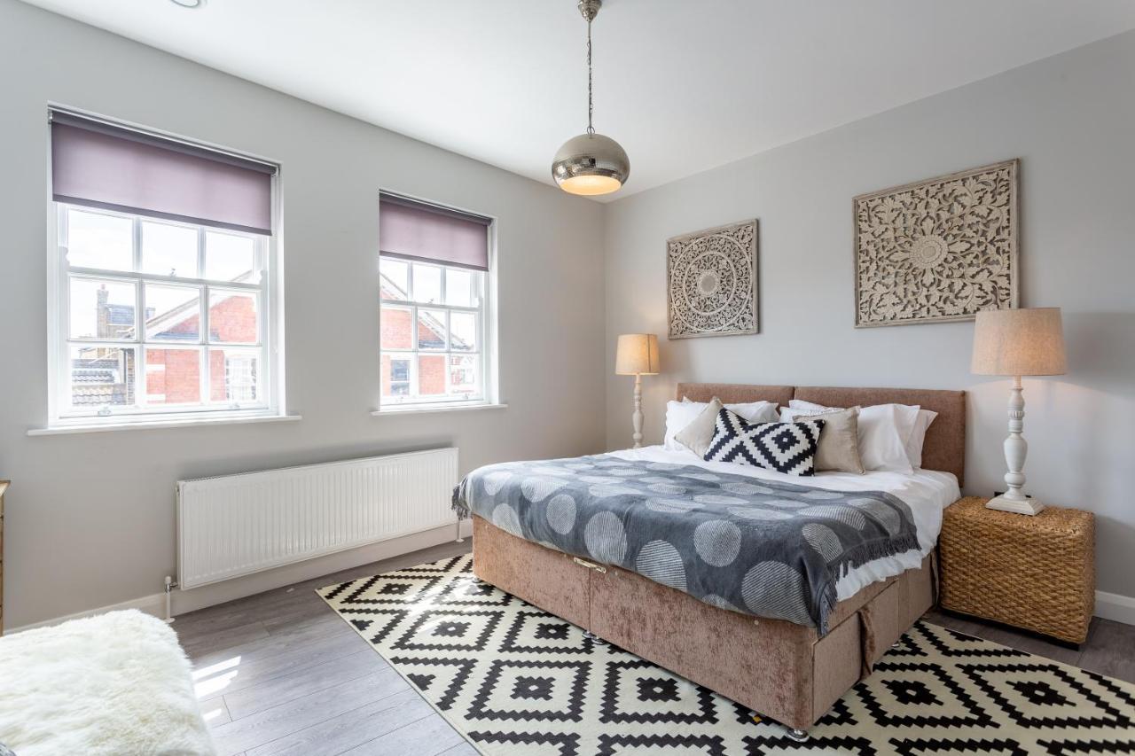 2 Bedroom Apartments With Sofa Bed In Southend Exterior foto