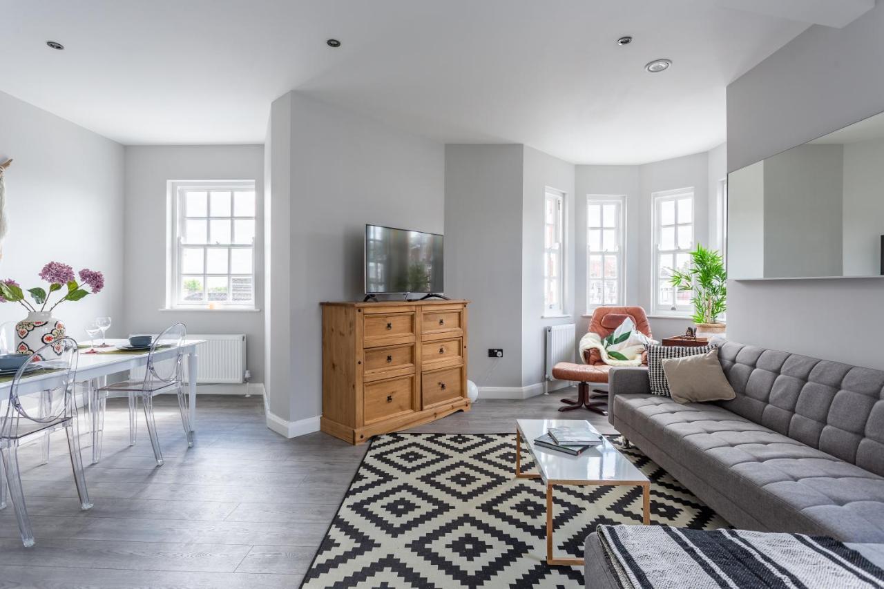 2 Bedroom Apartments With Sofa Bed In Southend Exterior foto