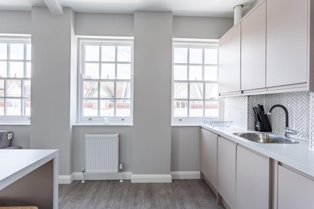 2 Bedroom Apartments With Sofa Bed In Southend Exterior foto