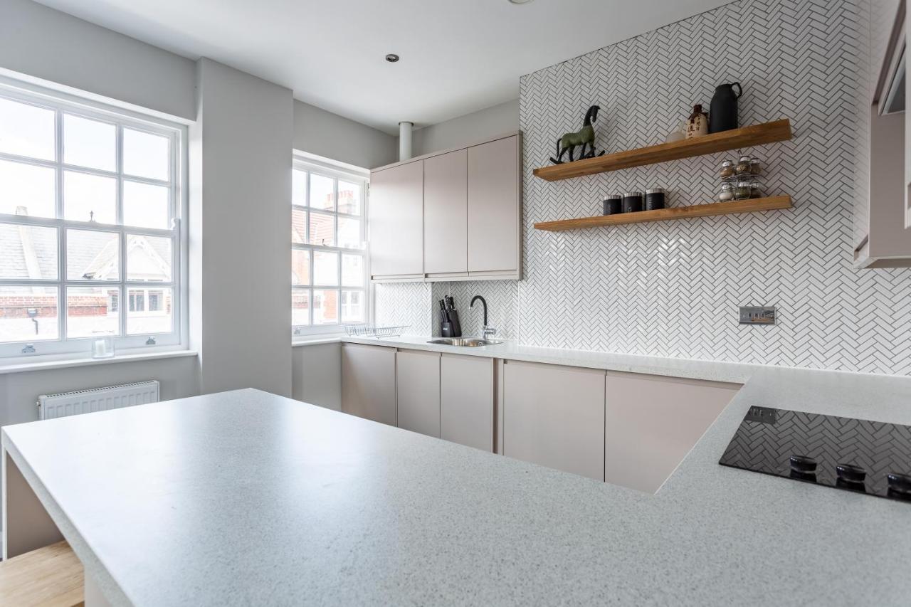 2 Bedroom Apartments With Sofa Bed In Southend Exterior foto